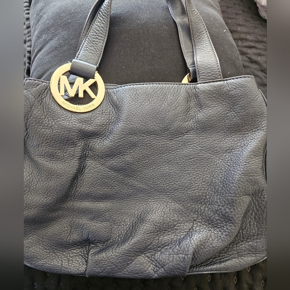 Michael Kors handbag NOT black. - Picture 4 of 6